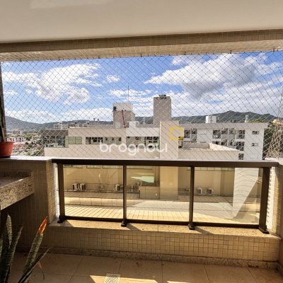 Apartamento com 76m², 2 quartos (sendo 2 suítes), 2 garagens, no bairro Trindade em Florianópolis