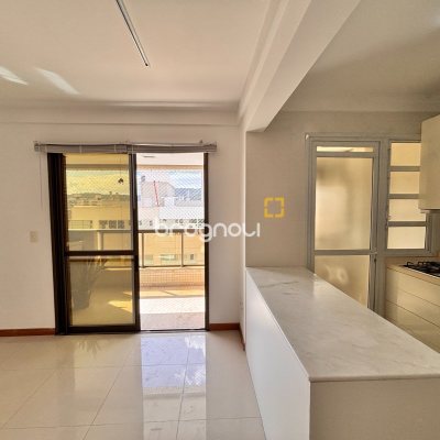 Apartamento com 76m², 2 quartos (sendo 2 suítes), 2 garagens, no bairro Trindade em Florianópolis