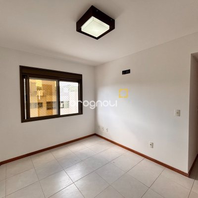 Apartamento com 76m², 2 quartos (sendo 2 suítes), 2 garagens, no bairro Trindade em Florianópolis