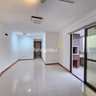 Apartamento com 76m², 2 quartos (sendo 2 suítes), 2 garagens, no bairro Trindade em Florianópolis
