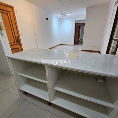 Apartamento com 76m², 2 quartos (sendo 2 suítes), 2 garagens, no bairro Trindade em Florianópolis