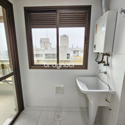 Apartamento com 76m², 2 quartos (sendo 2 suítes), 2 garagens, no bairro Trindade em Florianópolis