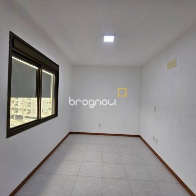 Apartamento com 76m², 2 quartos (sendo 2 suítes), 2 garagens, no bairro Trindade em Florianópolis