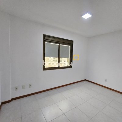 Apartamento com 76m², 2 quartos (sendo 2 suítes), 2 garagens, no bairro Trindade em Florianópolis