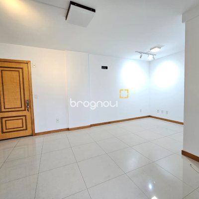 Apartamento com 76m², 2 quartos (sendo 2 suítes), 2 garagens, no bairro Trindade em Florianópolis