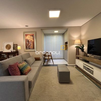 Apartamento com 84m², 3 quartos (sendo 1 suíte), 1 garagem, no bairro Itacorubi em Florianópolis