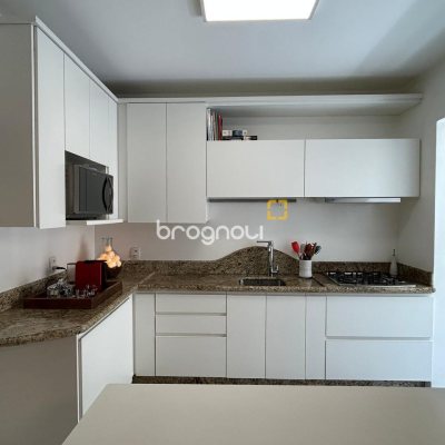 Apartamento com 84m², 3 quartos (sendo 1 suíte), 1 garagem, no bairro Itacorubi em Florianópolis
