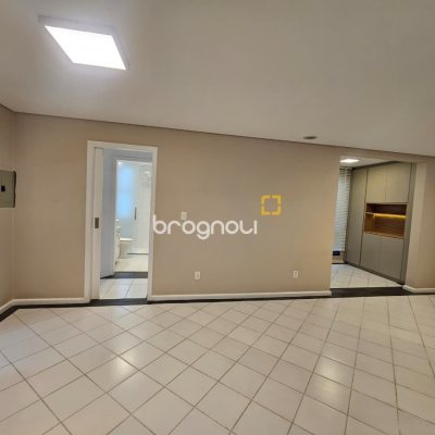 Apartamento com 84m², 3 quartos (sendo 1 suíte), 1 garagem, no bairro Itacorubi em Florianópolis