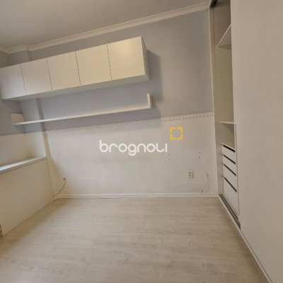 Apartamento com 84m², 3 quartos (sendo 1 suíte), 1 garagem, no bairro Itacorubi em Florianópolis
