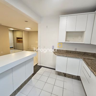 Apartamento com 84m², 3 quartos (sendo 1 suíte), 1 garagem, no bairro Itacorubi em Florianópolis