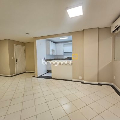 Apartamento com 84m², 3 quartos (sendo 1 suíte), 1 garagem, no bairro Itacorubi em Florianópolis