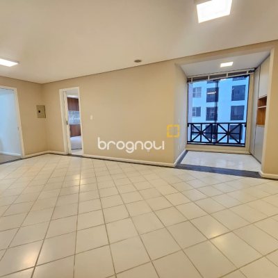 Apartamento com 84m², 3 quartos (sendo 1 suíte), 1 garagem, no bairro Itacorubi em Florianópolis