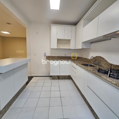 Apartamento com 84m², 3 quartos (sendo 1 suíte), 1 garagem, no bairro Itacorubi em Florianópolis