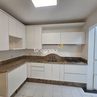 Apartamento com 84m², 3 quartos (sendo 1 suíte), 1 garagem, no bairro Itacorubi em Florianópolis
