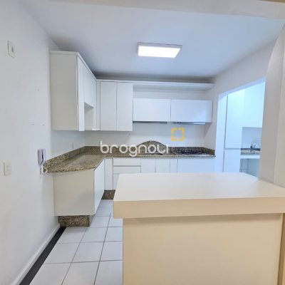 Apartamento com 84m², 3 quartos (sendo 1 suíte), 1 garagem, no bairro Itacorubi em Florianópolis