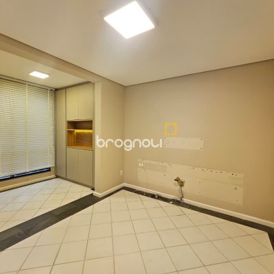 Apartamento com 84m², 3 quartos (sendo 1 suíte), 1 garagem, no bairro Itacorubi em Florianópolis
