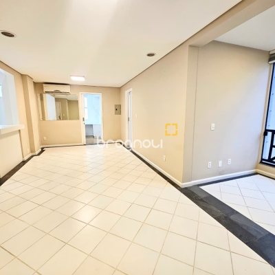 Apartamento com 84m², 3 quartos (sendo 1 suíte), 1 garagem, no bairro Itacorubi em Florianópolis