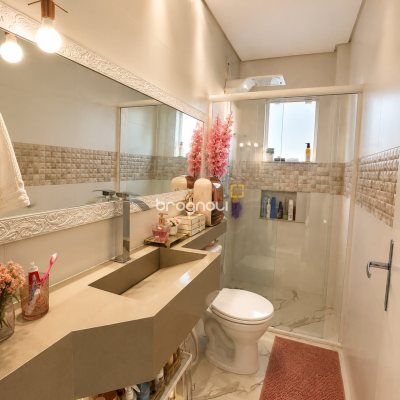 Apartamento com 76m², 2 quartos (sendo 1 suíte), 1 garagem, no bairro Ingleses em Florianópolis