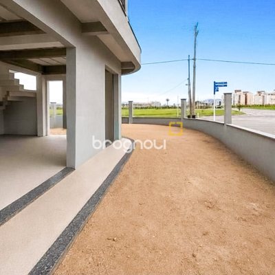 Casa com 188m², 4 quartos (sendo 2 suítes), 3 garagens, no bairro Campeche em Florianópolis