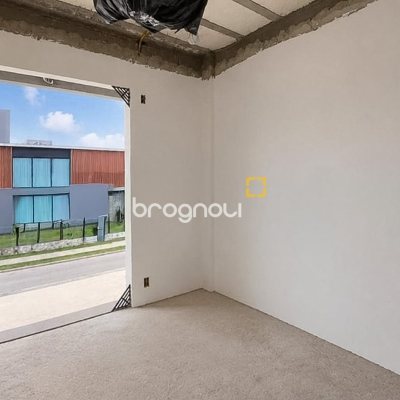 Casa com 188m², 4 quartos (sendo 2 suítes), 3 garagens, no bairro Campeche em Florianópolis