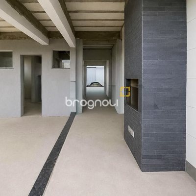 Casa com 188m², 4 quartos (sendo 2 suítes), 3 garagens, no bairro Campeche em Florianópolis