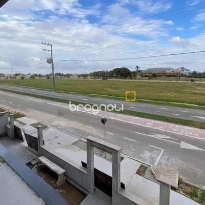 Casa com 188m², 4 quartos (sendo 2 suítes), 3 garagens, no bairro Campeche em Florianópolis