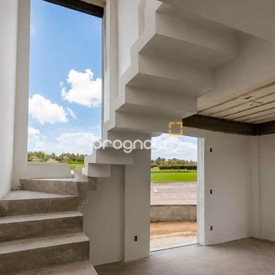 Casa com 188m², 4 quartos (sendo 2 suítes), 3 garagens, no bairro Campeche em Florianópolis