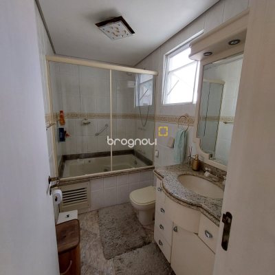 Apartamento com 114m², 3 quartos (sendo 1 suíte), 2 garagens, no bairro Canto em Florianópolis