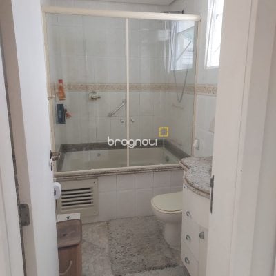 Apartamento com 114m², 3 quartos (sendo 1 suíte), 2 garagens, no bairro Canto em Florianópolis