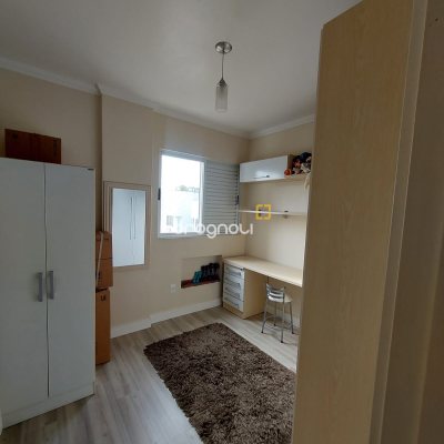 Apartamento com 114m², 3 quartos (sendo 1 suíte), 2 garagens, no bairro Canto em Florianópolis