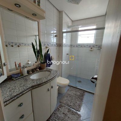 Apartamento com 114m², 3 quartos (sendo 1 suíte), 2 garagens, no bairro Canto em Florianópolis