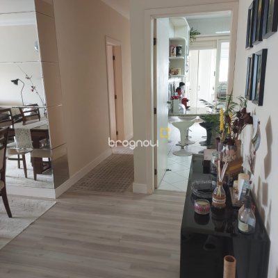 Apartamento com 114m², 3 quartos (sendo 1 suíte), 2 garagens, no bairro Canto em Florianópolis