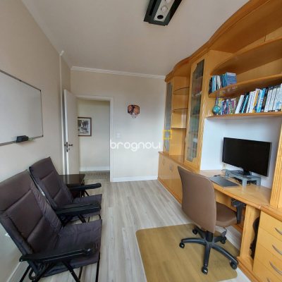 Apartamento com 114m², 3 quartos (sendo 1 suíte), 2 garagens, no bairro Canto em Florianópolis