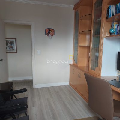 Apartamento com 114m², 3 quartos (sendo 1 suíte), 2 garagens, no bairro Canto em Florianópolis