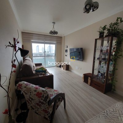 Apartamento com 114m², 3 quartos (sendo 1 suíte), 2 garagens, no bairro Canto em Florianópolis