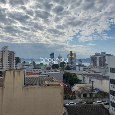 Apartamento com 114m², 3 quartos (sendo 1 suíte), 2 garagens, no bairro Canto em Florianópolis