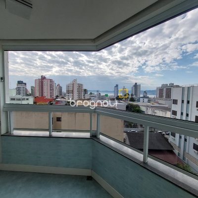 Apartamento com 114m², 3 quartos (sendo 1 suíte), 2 garagens, no bairro Canto em Florianópolis