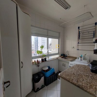 Apartamento com 114m², 3 quartos (sendo 1 suíte), 2 garagens, no bairro Canto em Florianópolis