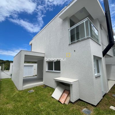 Casa com 138m², 3 quartos (sendo 1 suíte), 2 garagens, no bairro Ingleses em Florianópolis