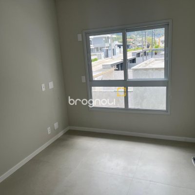 Casa com 138m², 3 quartos (sendo 1 suíte), 2 garagens, no bairro Ingleses em Florianópolis