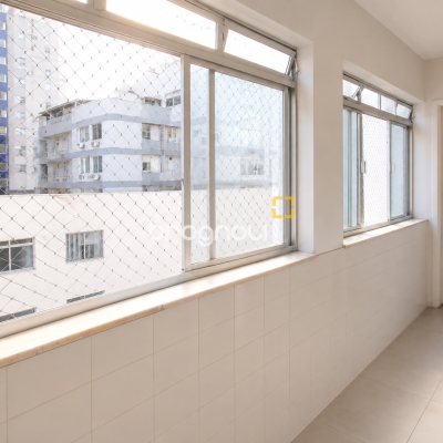 Apartamento com 125m², 3 quartos (sendo 1 suíte), 2 garagens, no bairro Coqueiros em Florianópolis
