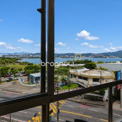 Apartamento com 125m², 3 quartos (sendo 1 suíte), 2 garagens, no bairro Coqueiros em Florianópolis
