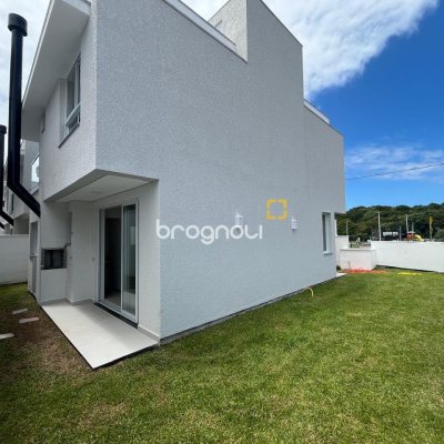 Casa com 138m², 3 quartos (sendo 1 suíte), 2 garagens, no bairro Ingleses em Florianópolis