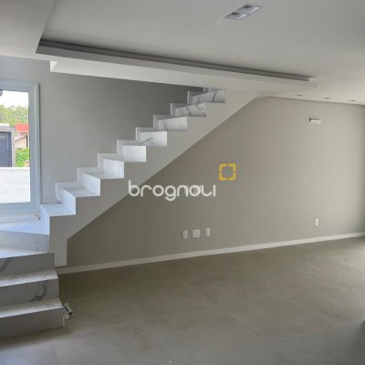 Casa com 138m², 3 quartos (sendo 1 suíte), 2 garagens, no bairro Ingleses em Florianópolis