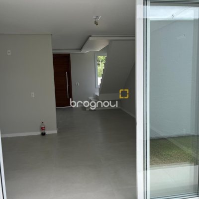 Casa com 138m², 3 quartos (sendo 1 suíte), 2 garagens, no bairro Ingleses em Florianópolis