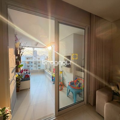Apartamento com 119m², 3 quartos (sendo 3 suítes), 2 garagens, no bairro Nossa Senhora do Rosário em São José