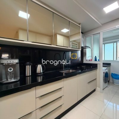 Apartamento com 119m², 3 quartos (sendo 3 suítes), 2 garagens, no bairro Nossa Senhora do Rosário em São José