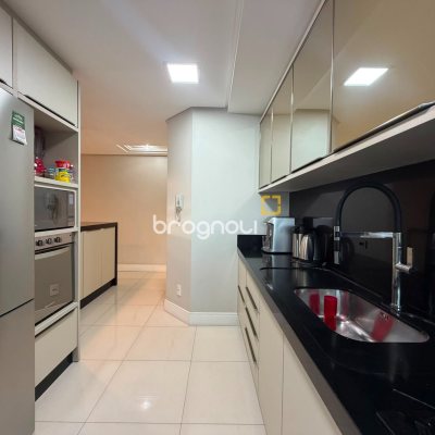 Apartamento com 119m², 3 quartos (sendo 3 suítes), 2 garagens, no bairro Nossa Senhora do Rosário em São José
