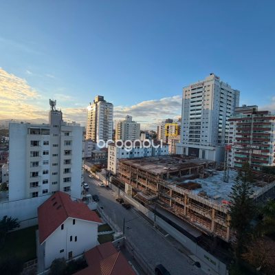 Apartamento com 119m², 3 quartos (sendo 3 suítes), 2 garagens, no bairro Nossa Senhora do Rosário em São José