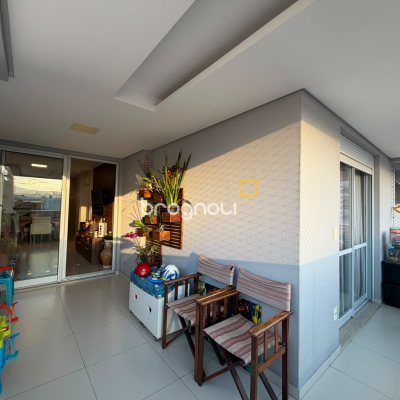 Apartamento com 119m², 3 quartos (sendo 3 suítes), 2 garagens, no bairro Nossa Senhora do Rosário em São José